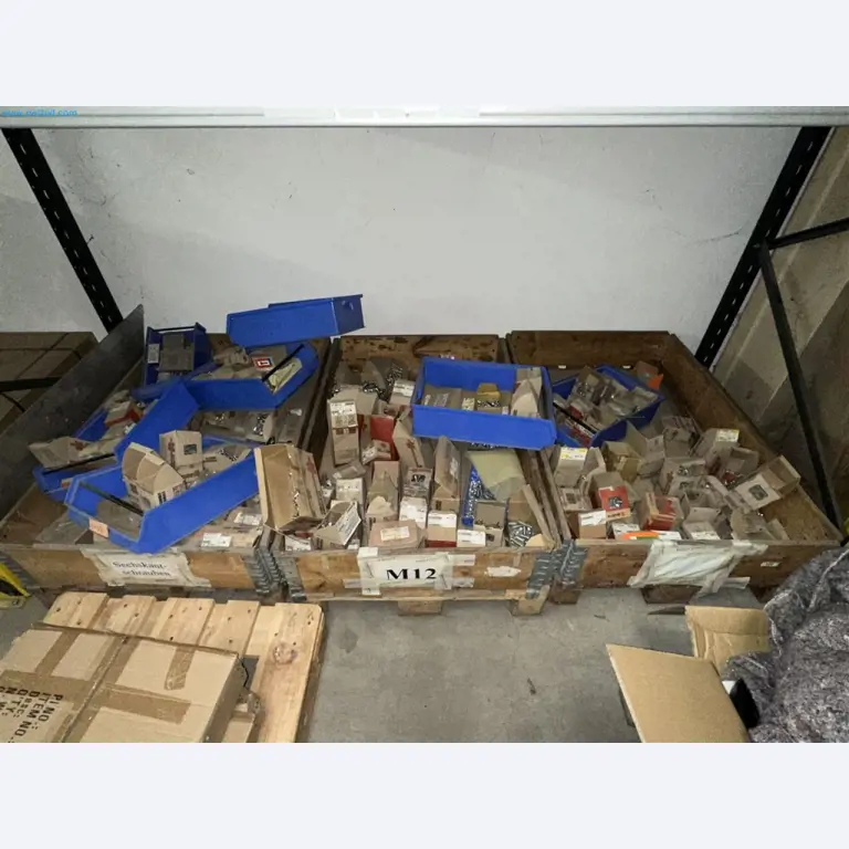 Maschinen, Warenvorräte, Lagertechnik u. Designmöbel eines Möbelherstellers-6