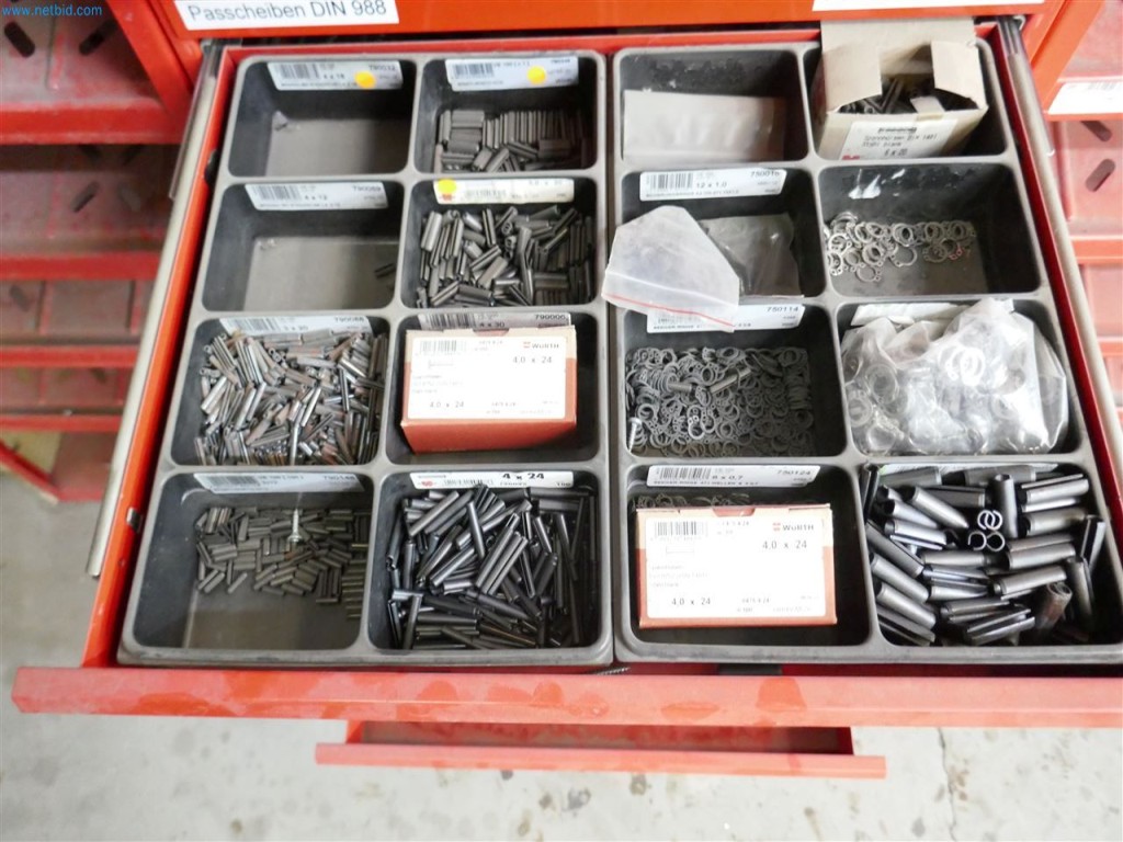 Maschinen, Warenvorräte, Lagertechnik u. Designmöbel eines Möbelherstellers-6