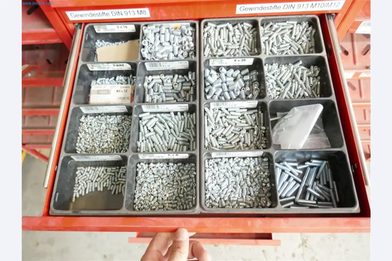 Maschinen, Warenvorräte, Lagertechnik u. Designmöbel eines Möbelherstellers-8