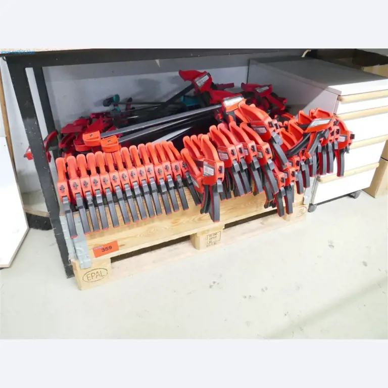 Maschinen, Warenvorräte, Lagertechnik u. Designmöbel eines Möbelherstellers-1