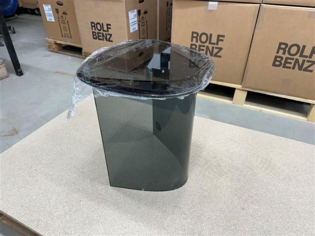 Maschinen, Warenvorräte, Lagertechnik u. Designmöbel eines Möbelherstellers-1