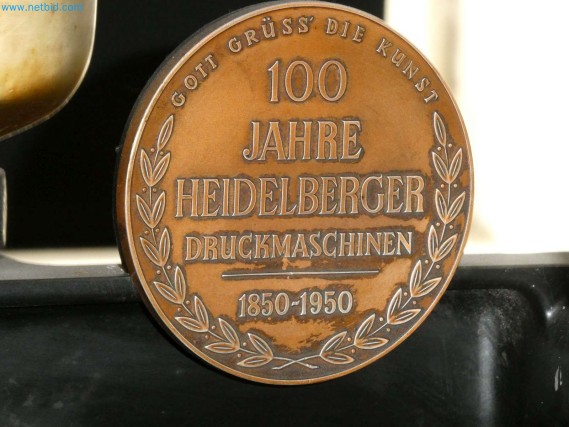 Machines et biens de consommation d'une agence de design-3