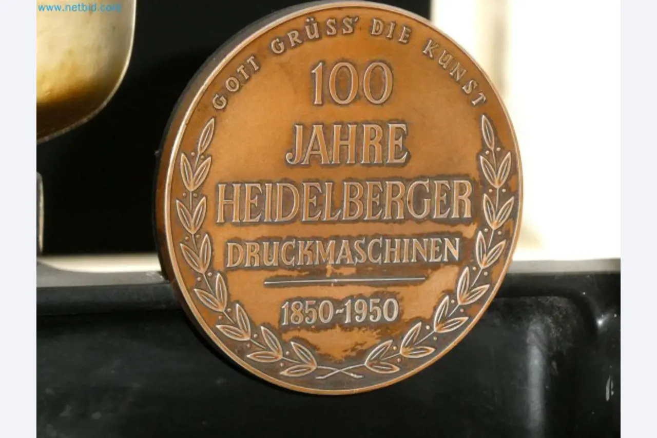 Machines et biens de consommation d'une agence de design-3