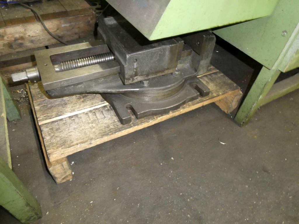 Soustruhy a frézky, malé stroje, dílenské vybavení-12