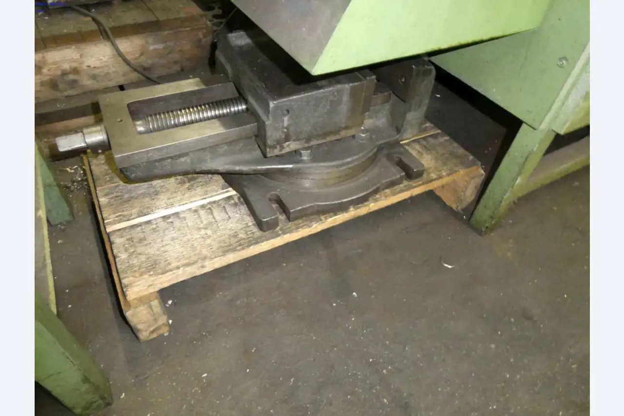 Tokarki i frezarki, małe maszyny, sprzęt warsztatowy-12