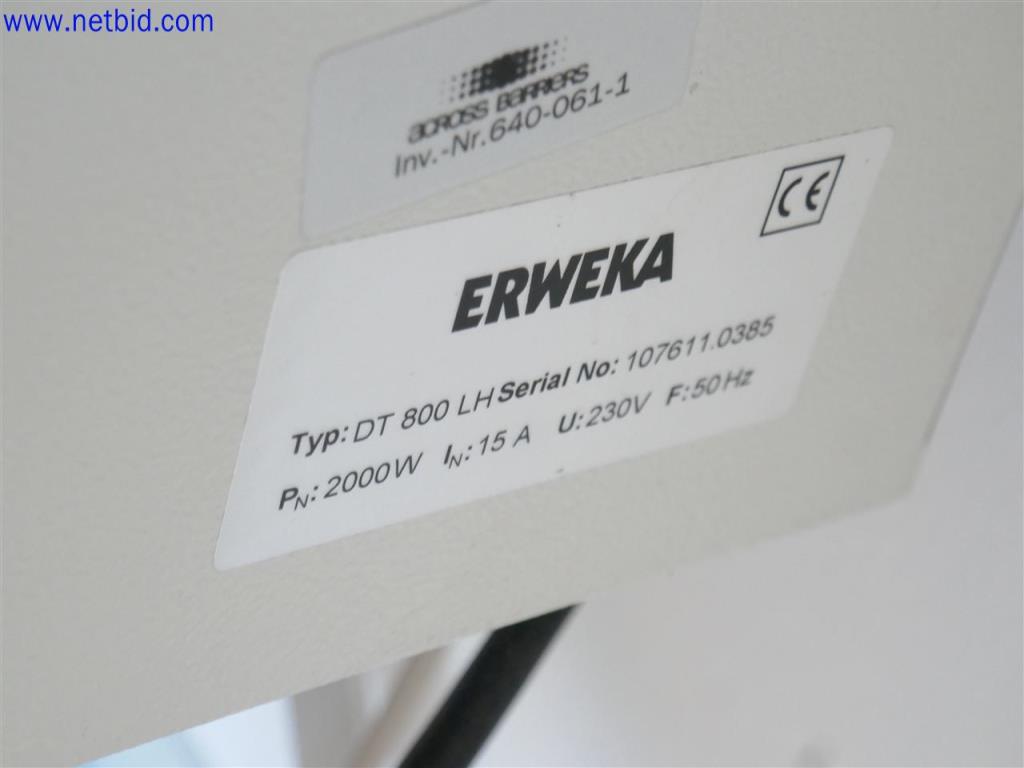 Dobře udržované a rozsáhlé laboratorní vybavení-2