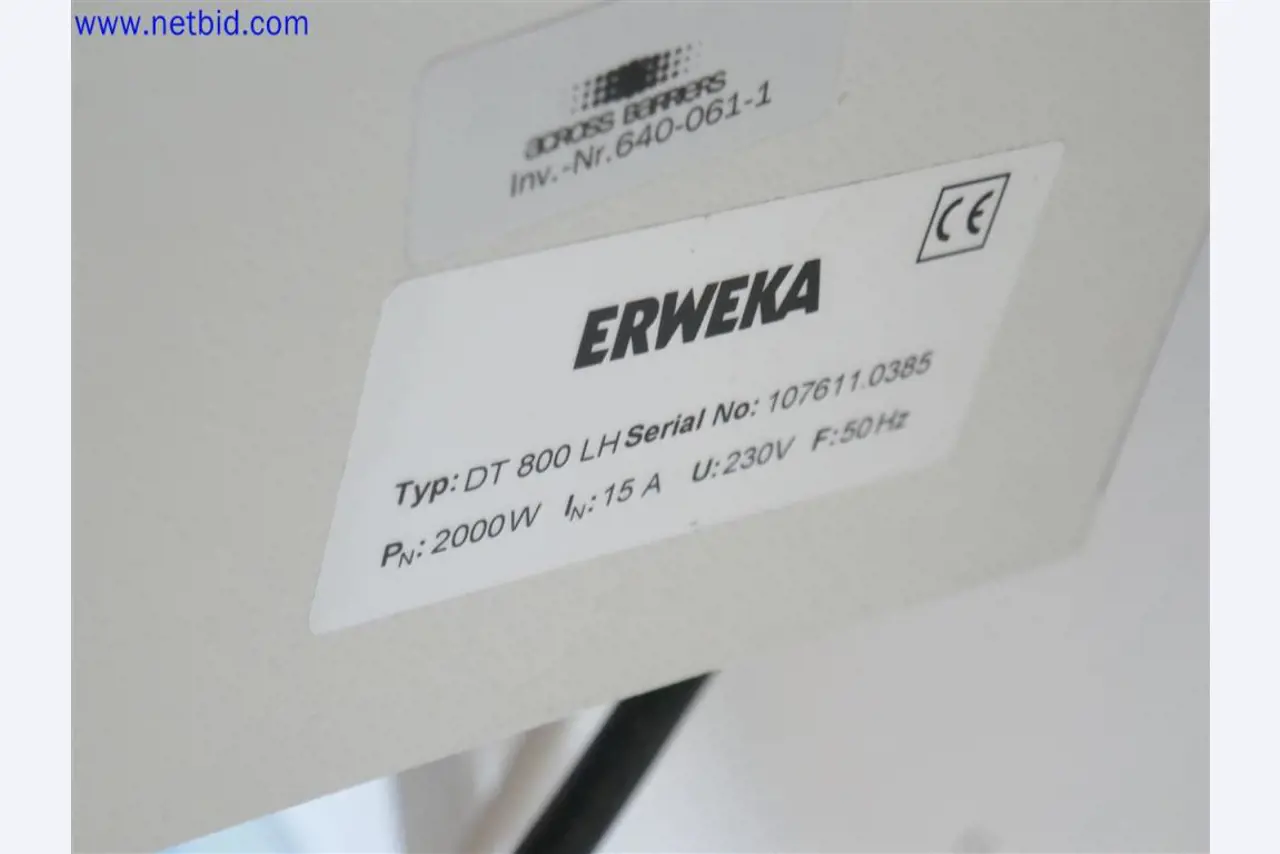 Gepflegte und umfangreiche Laborausstattung -2