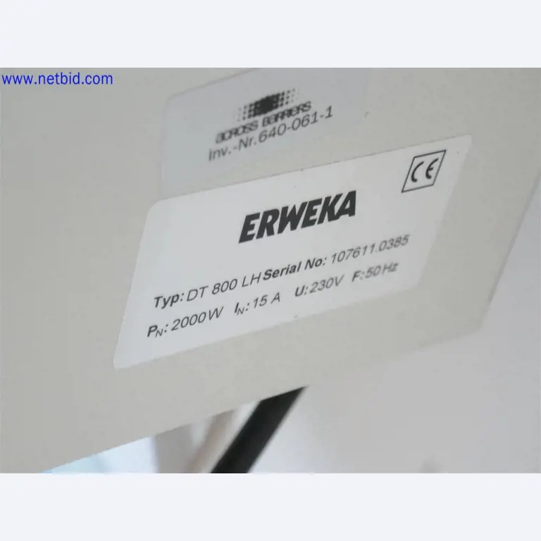 Gepflegte und umfangreiche Laborausstattung -2