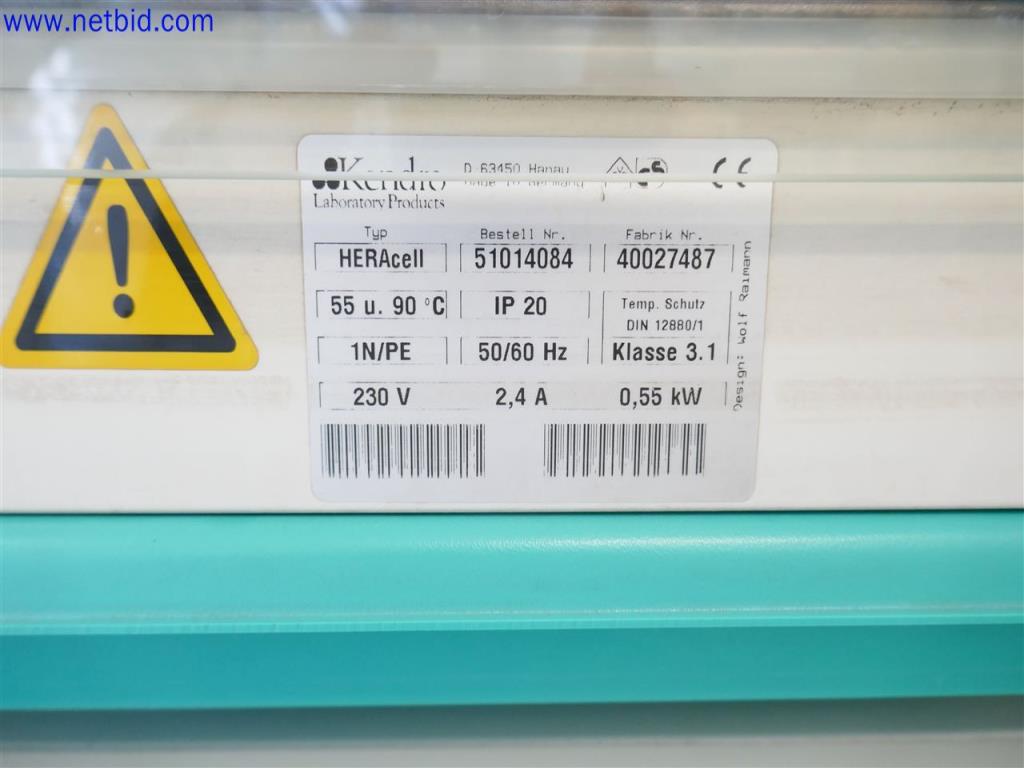 Gepflegte und umfangreiche Laborausstattung -2