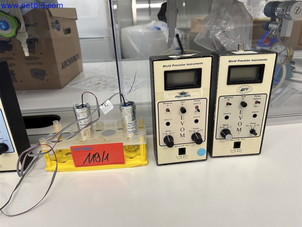 Dobře udržované a rozsáhlé laboratorní vybavení-2