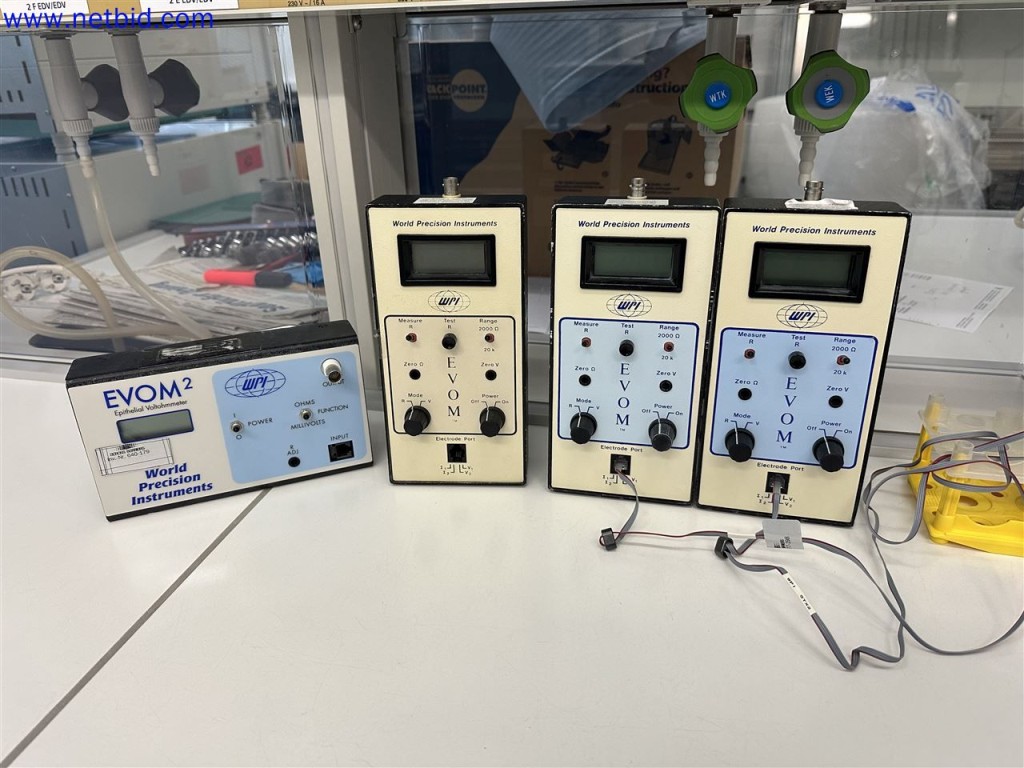 Dobře udržované a rozsáhlé laboratorní vybavení-3