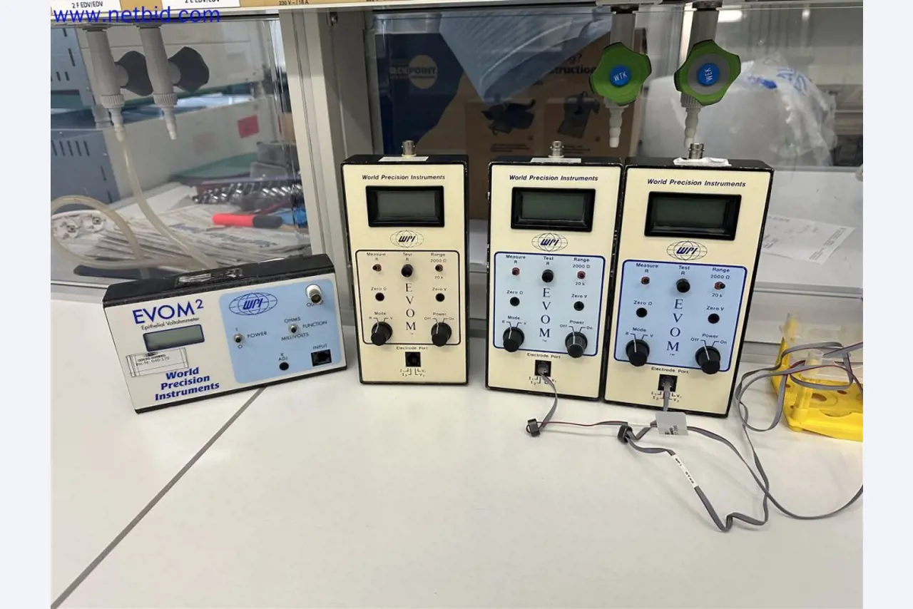 Equipos de laboratorio amplios y en buen estado-3