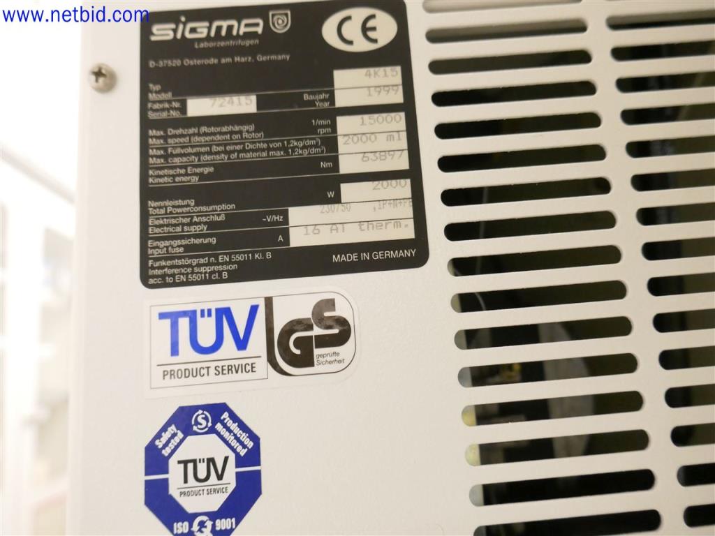 Equipos de laboratorio amplios y en buen estado-2