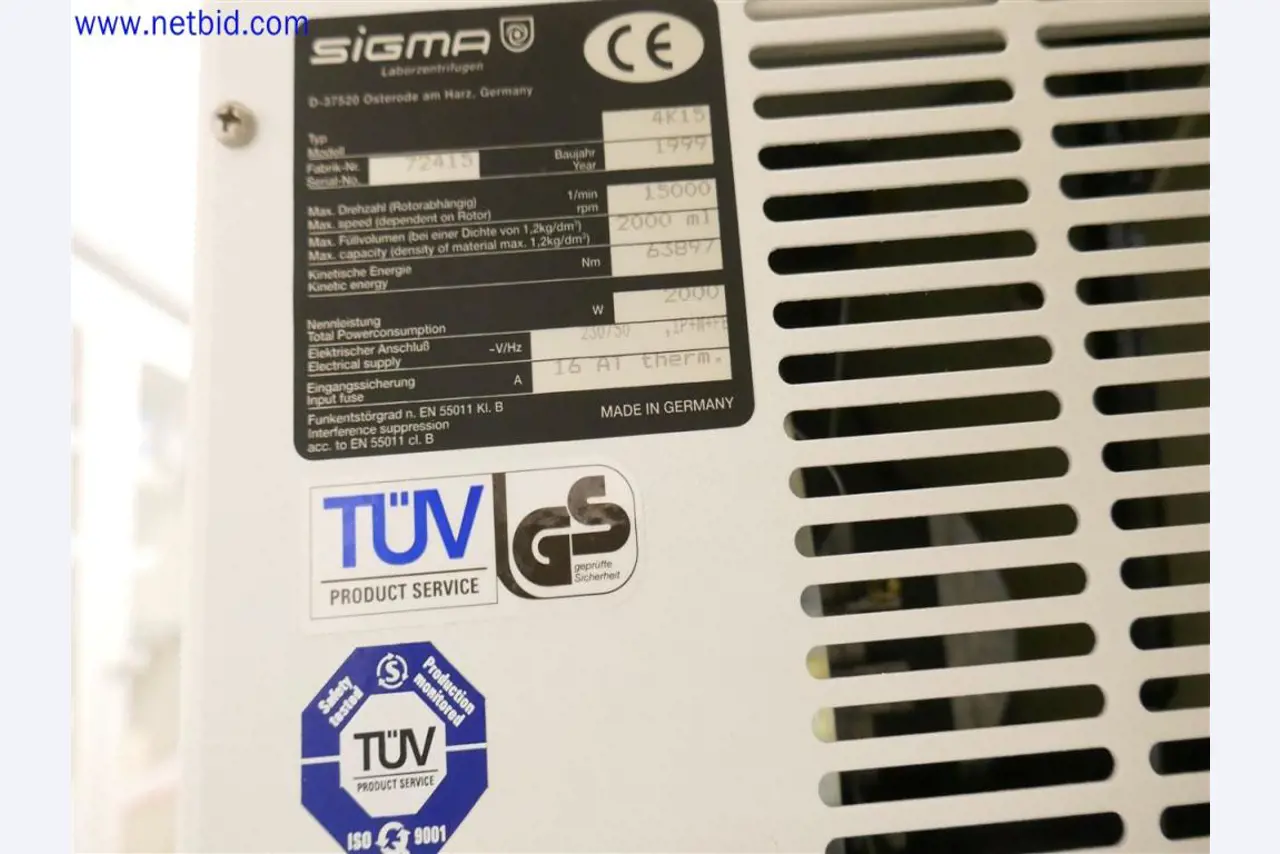 Equipos de laboratorio amplios y en buen estado-2