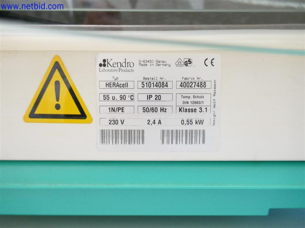Equipos de laboratorio amplios y en buen estado-3