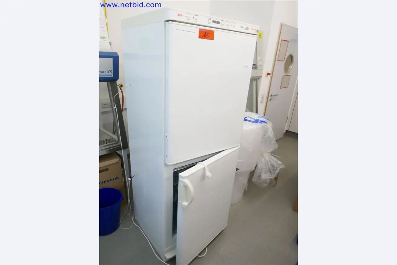 Dobře udržované a rozsáhlé laboratorní vybavení-1