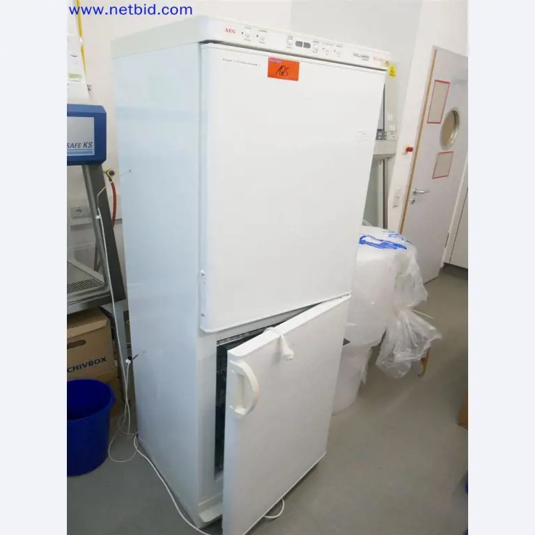 Dobře udržované a rozsáhlé laboratorní vybavení-1