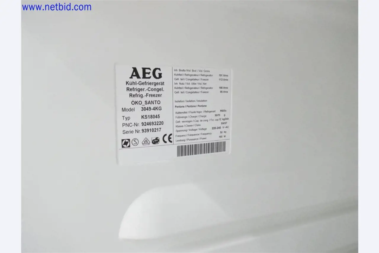 Equipos de laboratorio amplios y en buen estado-1