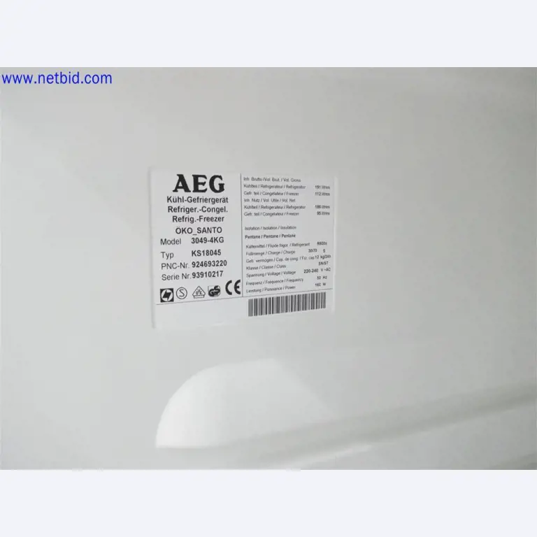 Equipos de laboratorio amplios y en buen estado-1