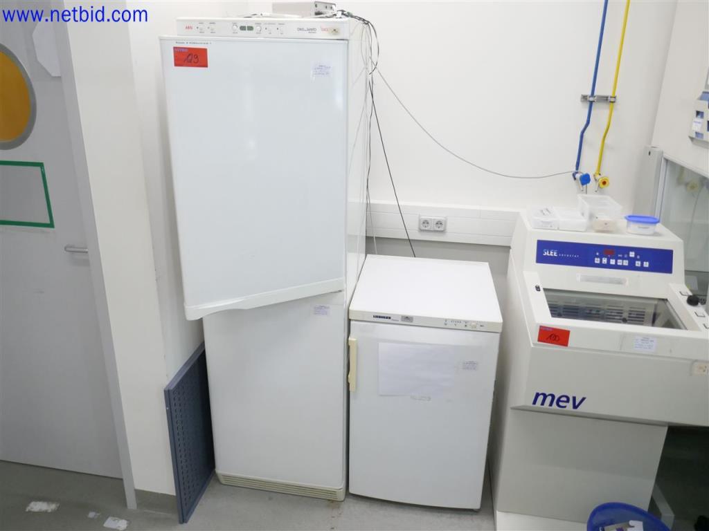 Equipos de laboratorio amplios y en buen estado-3