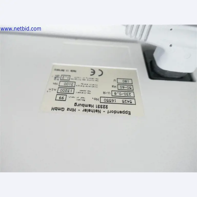 Dobře udržované a rozsáhlé laboratorní vybavení-2