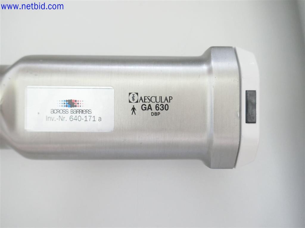 Equipos de laboratorio amplios y en buen estado-3