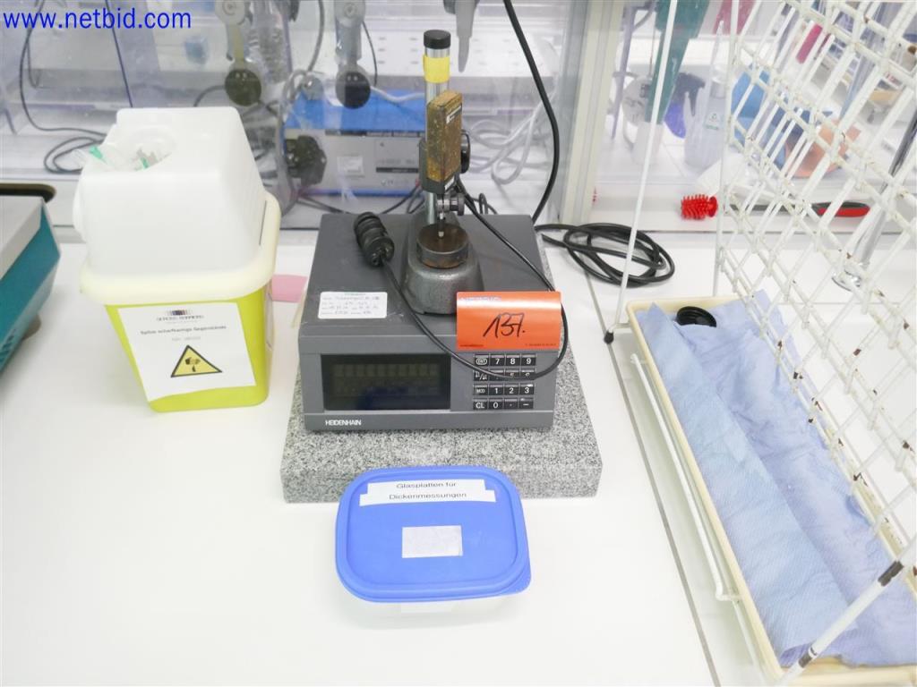 Gepflegte und umfangreiche Laborausstattung -1