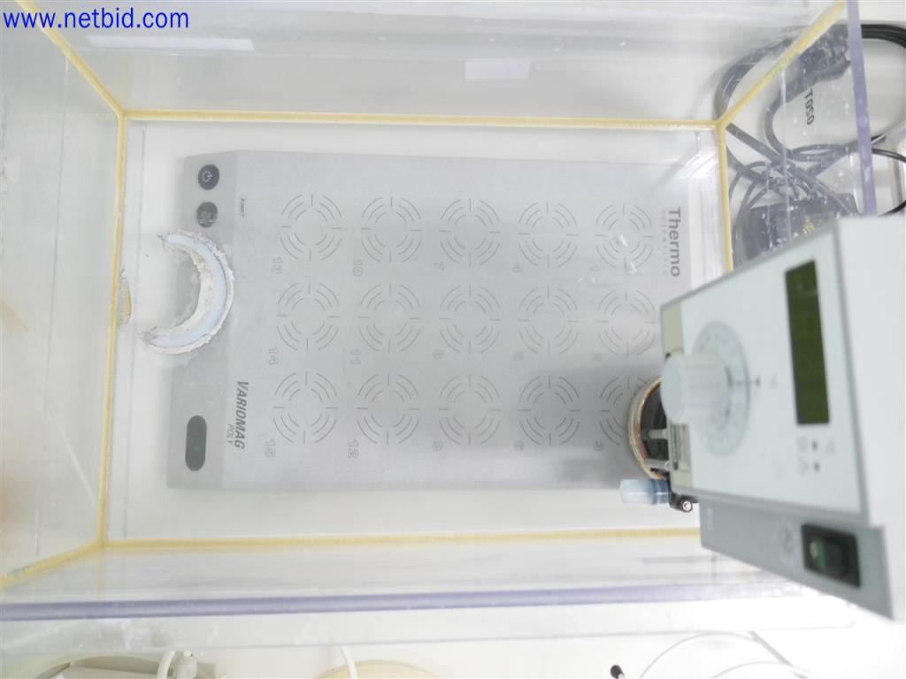 Gepflegte und umfangreiche Laborausstattung -10