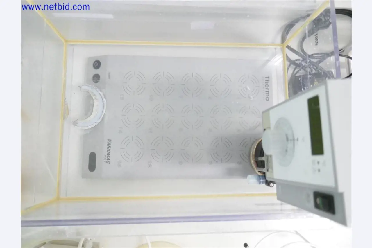 Gepflegte und umfangreiche Laborausstattung -10