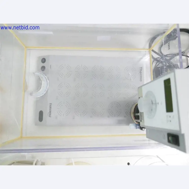 Gepflegte und umfangreiche Laborausstattung -10