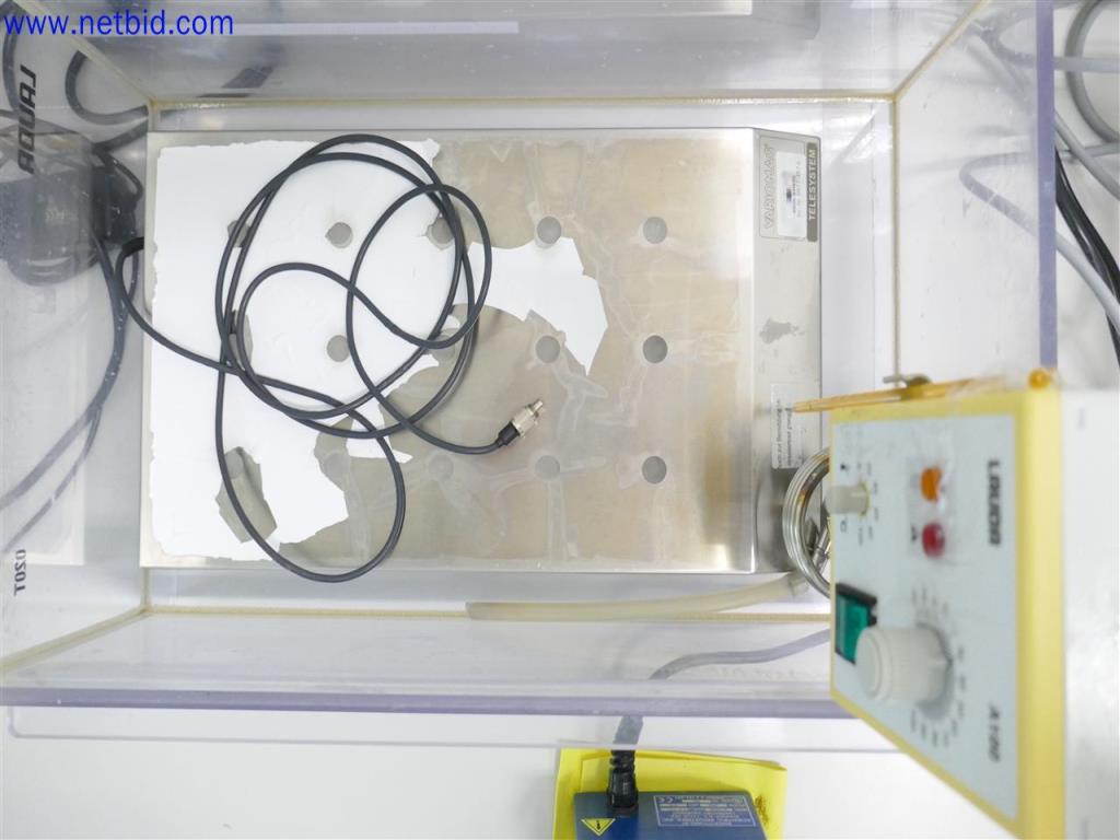 Gepflegte und umfangreiche Laborausstattung -11