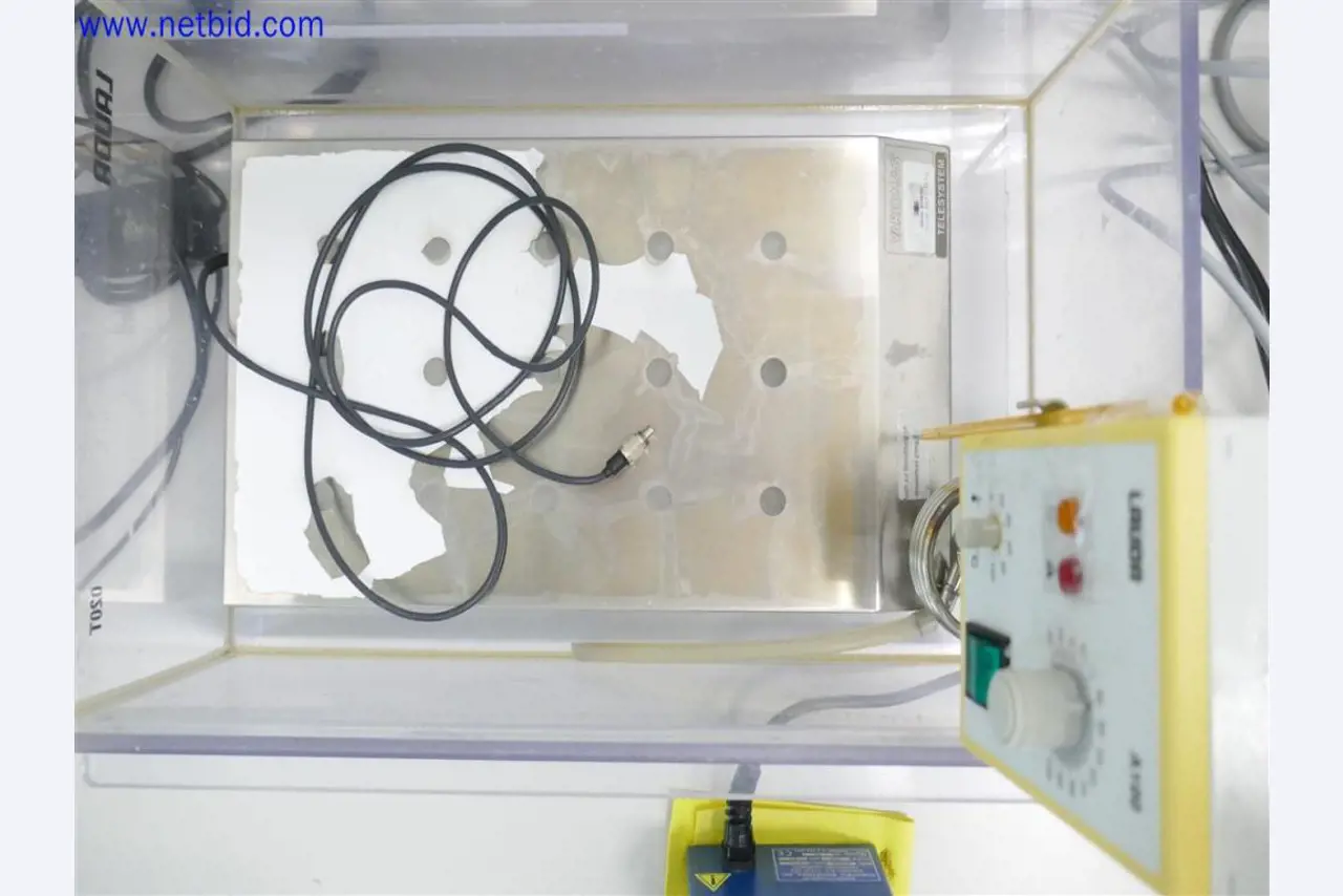 Gepflegte und umfangreiche Laborausstattung -11