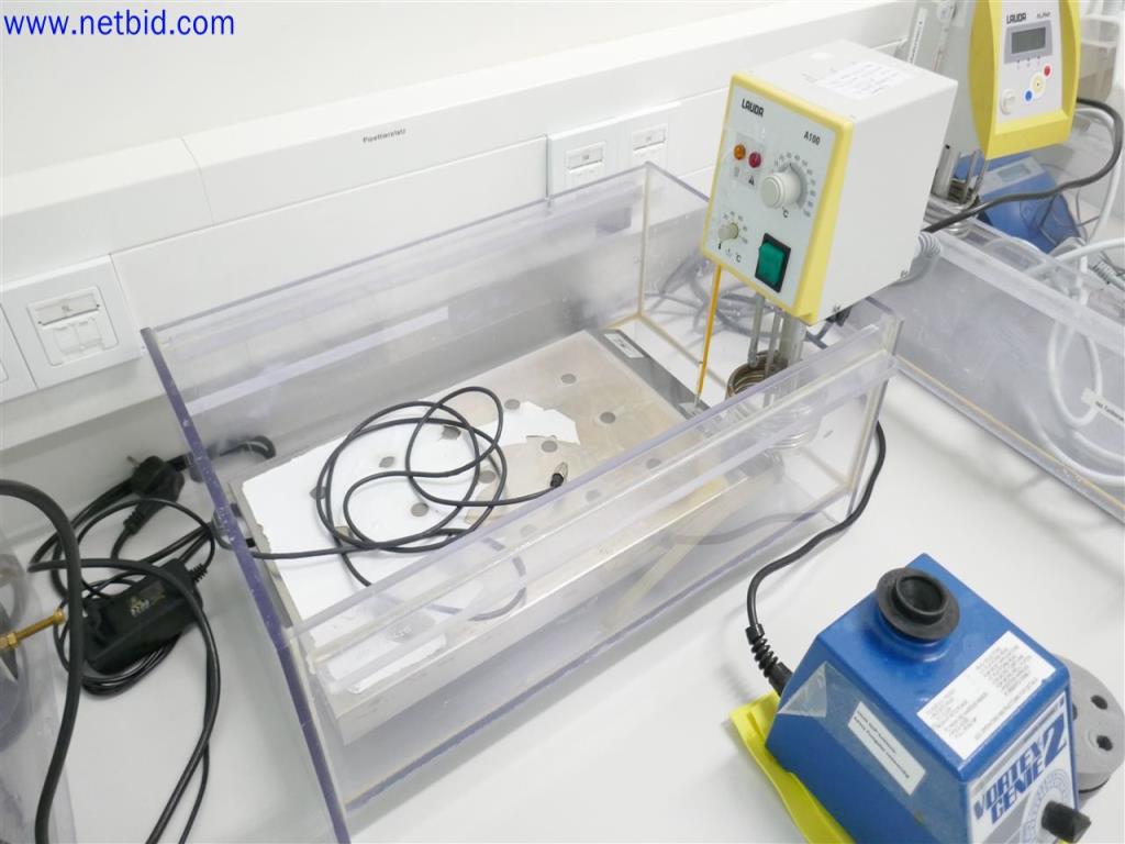 Gepflegte und umfangreiche Laborausstattung -12