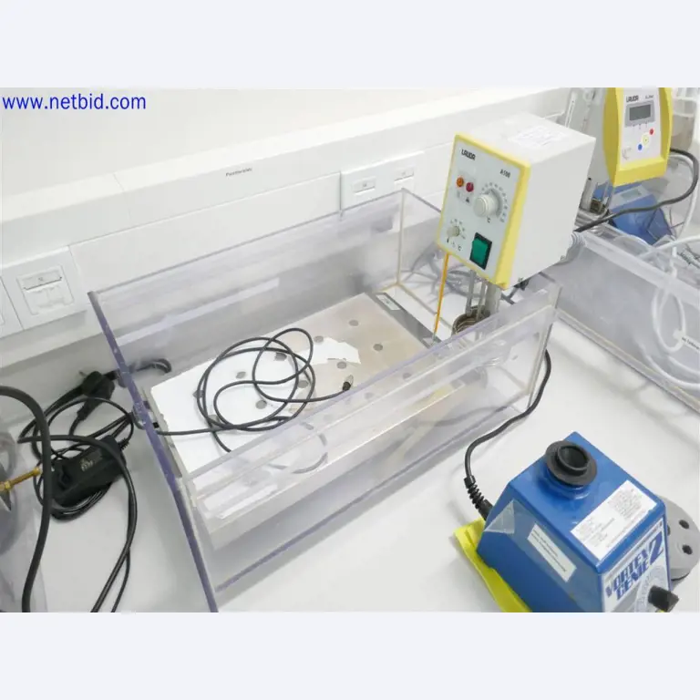 Gepflegte und umfangreiche Laborausstattung -12