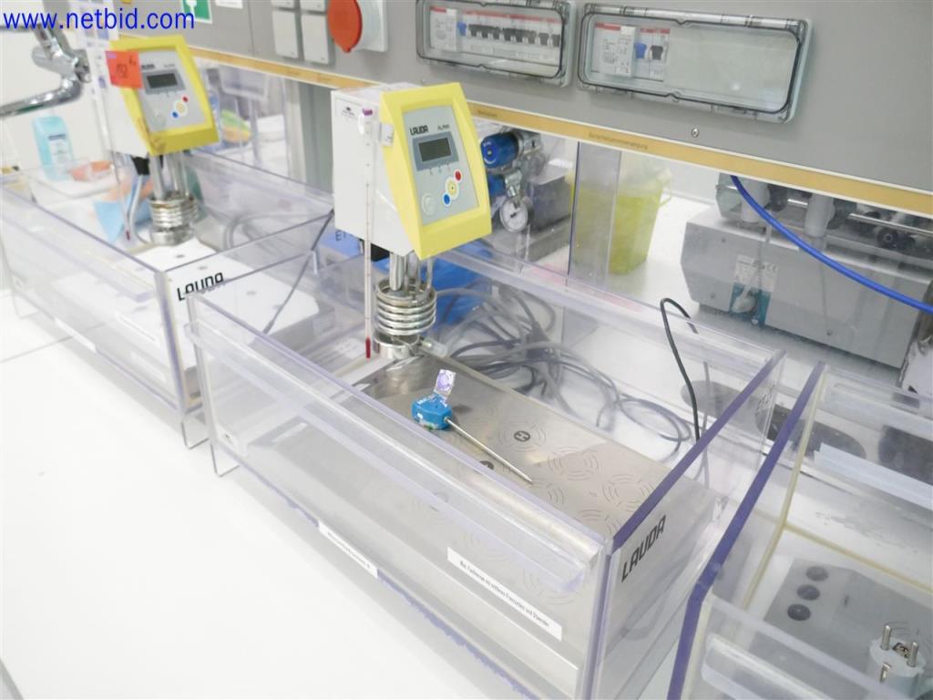 Gepflegte und umfangreiche Laborausstattung -2