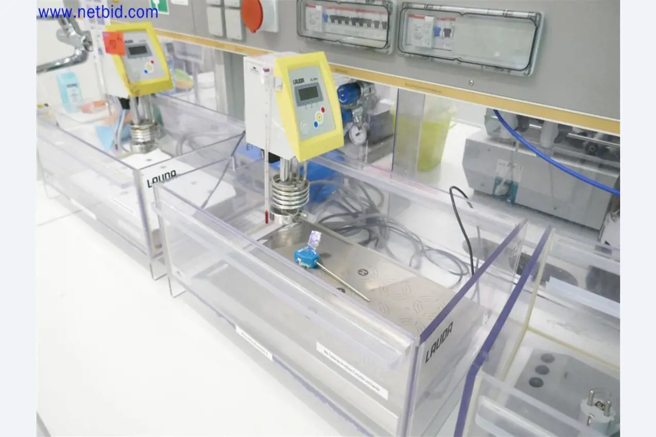 Gepflegte und umfangreiche Laborausstattung -2