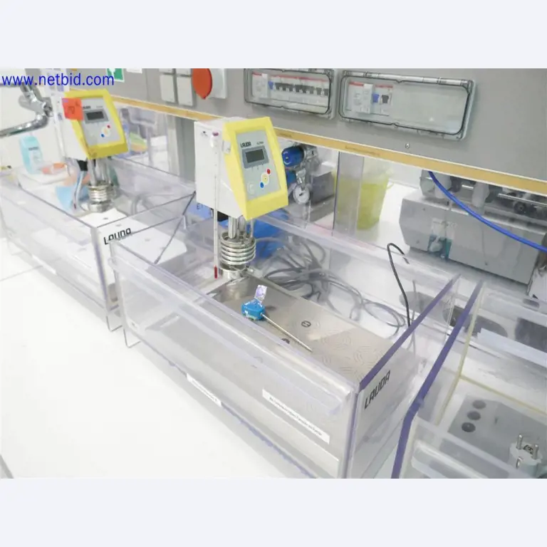 Gepflegte und umfangreiche Laborausstattung -2