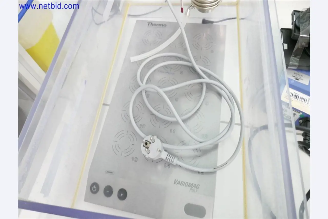 Gepflegte und umfangreiche Laborausstattung -4