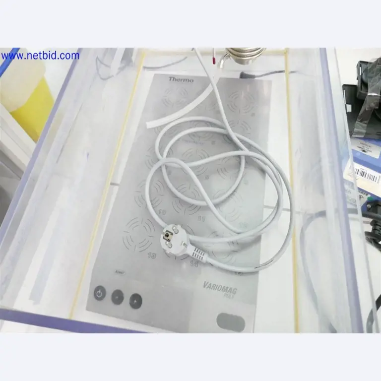 Gepflegte und umfangreiche Laborausstattung -4