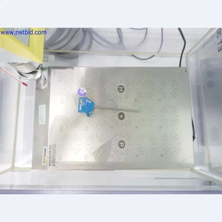Gepflegte und umfangreiche Laborausstattung -5