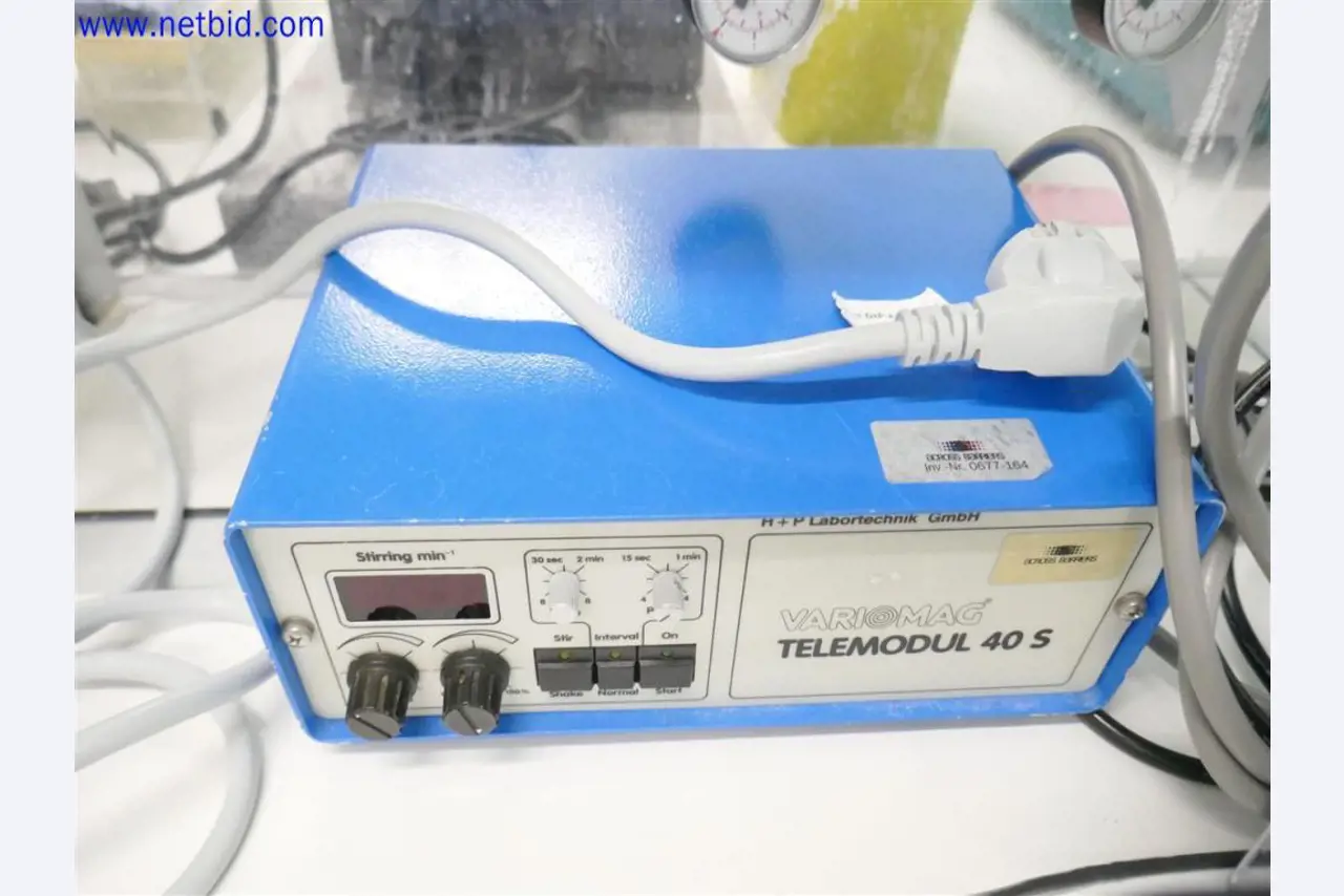 Gepflegte und umfangreiche Laborausstattung -8