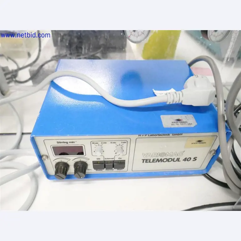 Gepflegte und umfangreiche Laborausstattung -8