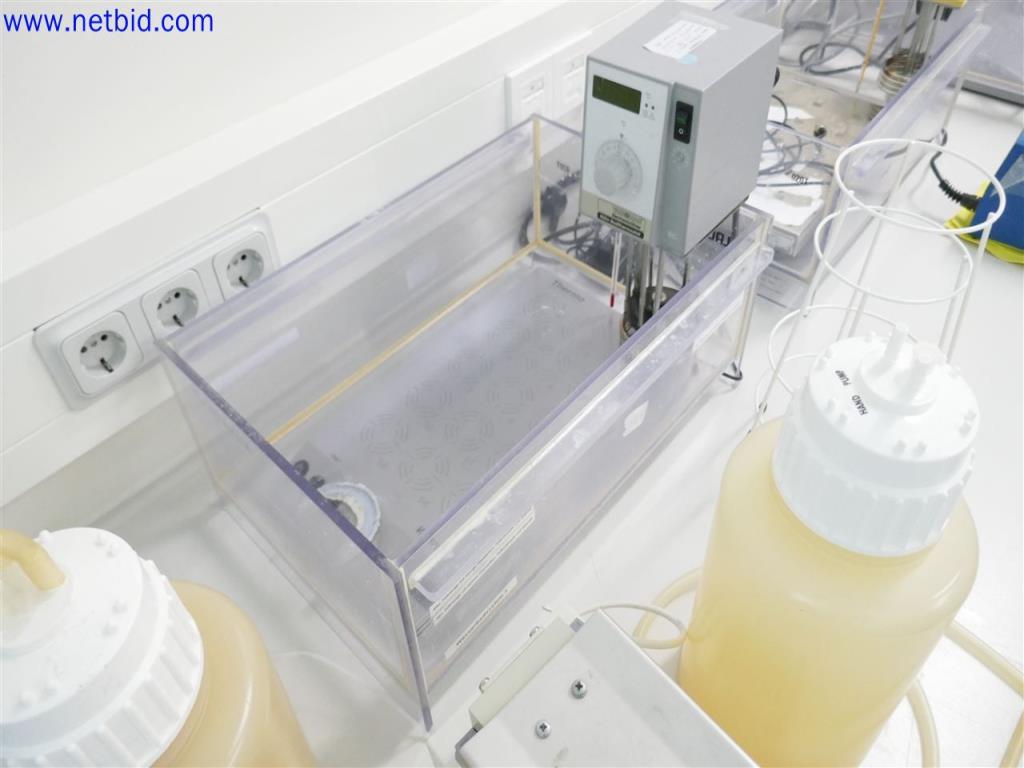 Gepflegte und umfangreiche Laborausstattung -9