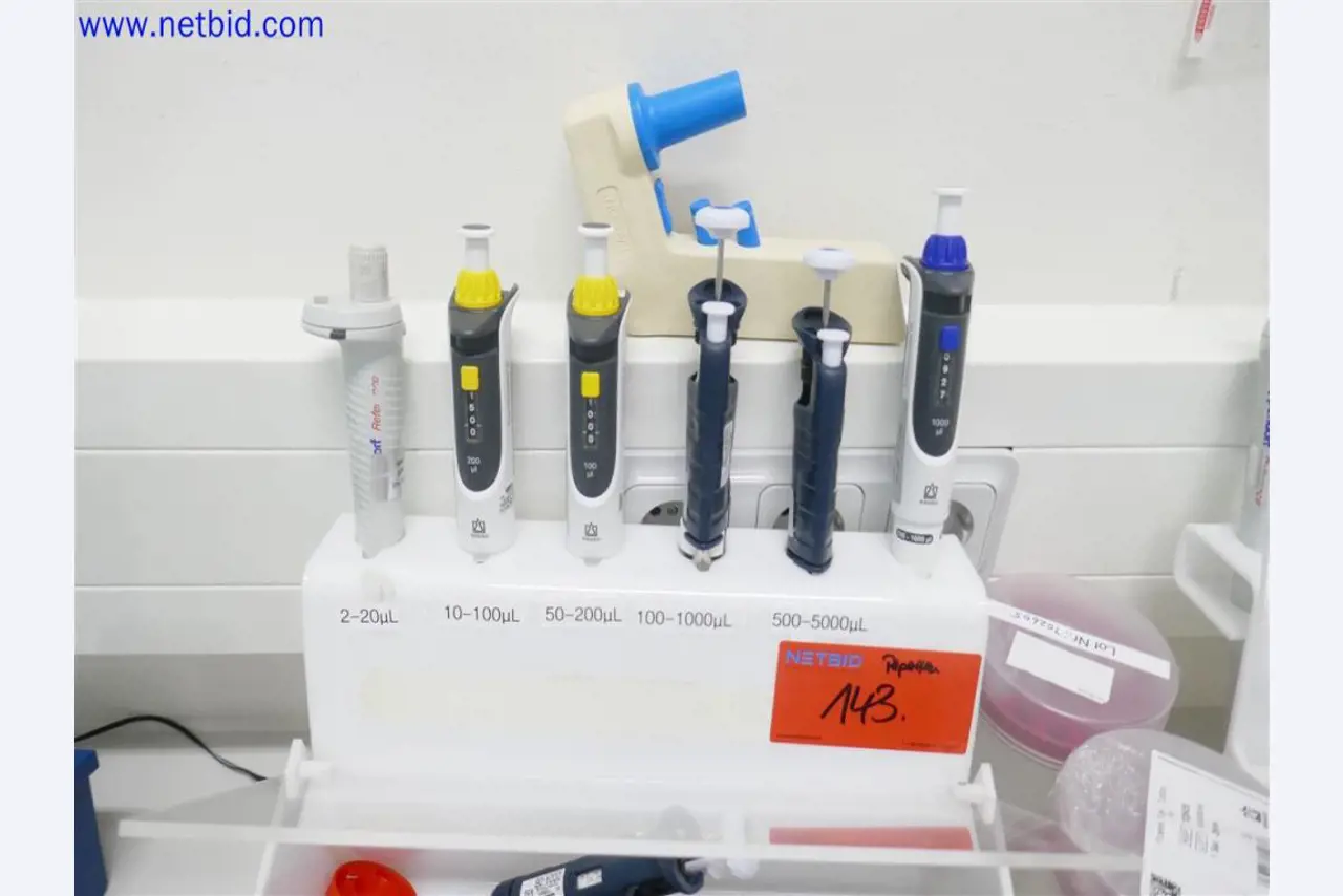 Dobře udržované a rozsáhlé laboratorní vybavení-1