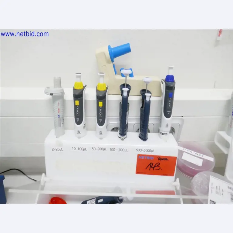 Dobře udržované a rozsáhlé laboratorní vybavení-1