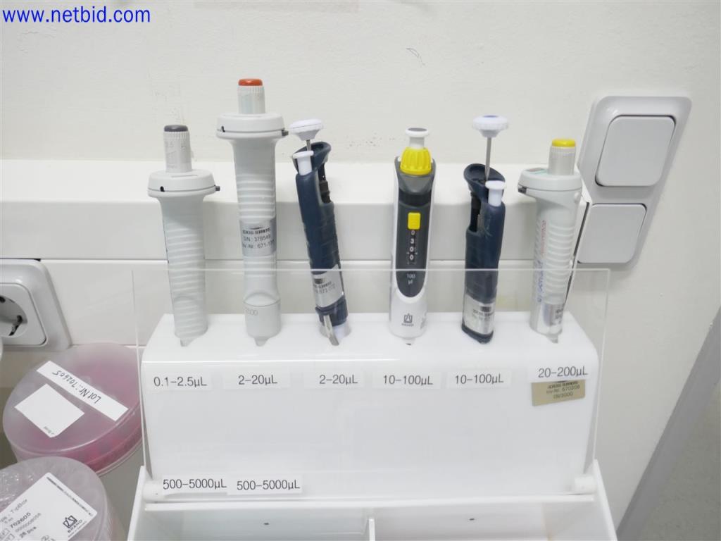 Dobře udržované a rozsáhlé laboratorní vybavení-2