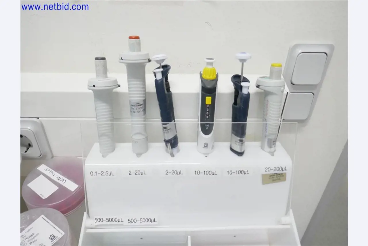 Dobře udržované a rozsáhlé laboratorní vybavení-2