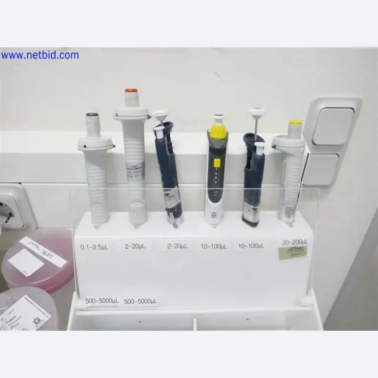 Dobře udržované a rozsáhlé laboratorní vybavení-2