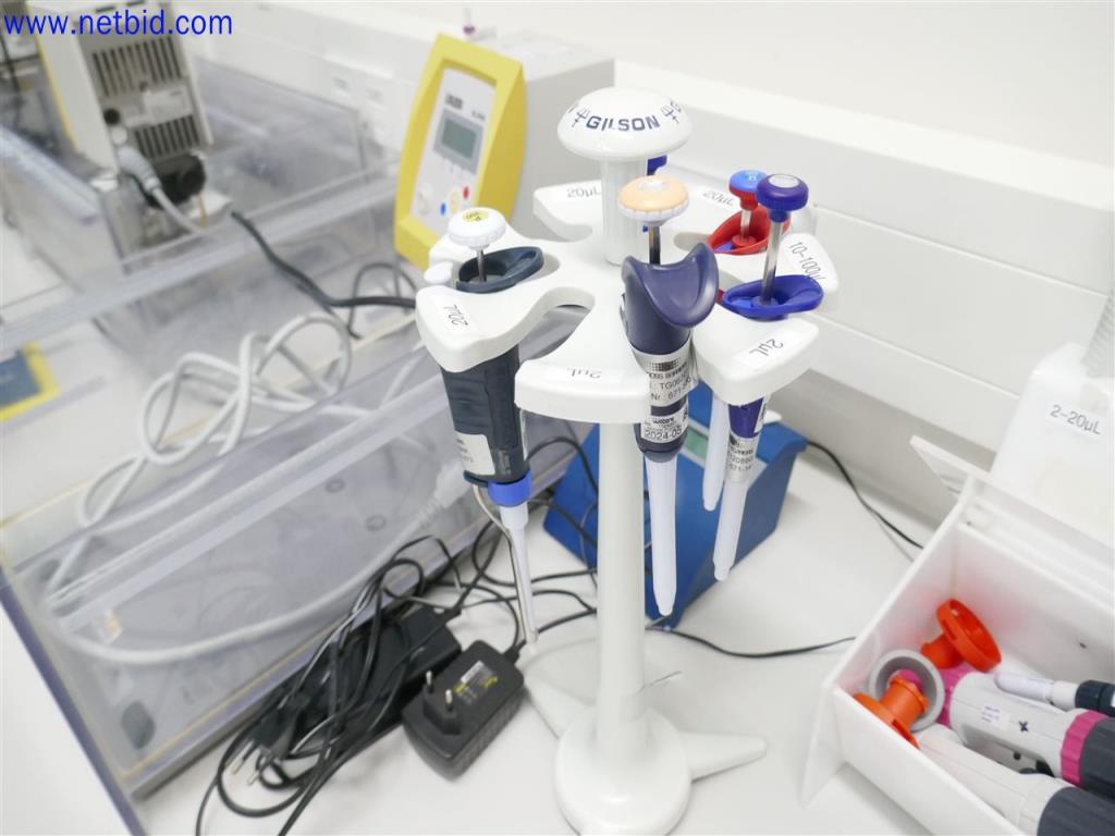 Dobře udržované a rozsáhlé laboratorní vybavení-5