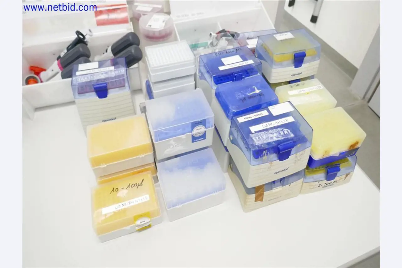 Dobře udržované a rozsáhlé laboratorní vybavení-6